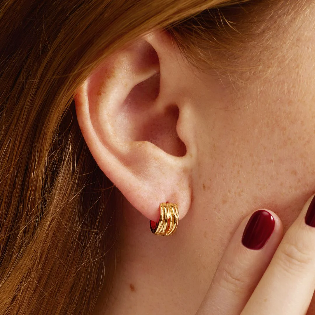 Gold Chunky Ribbed Huggie Hoop Earrings - Image 4
