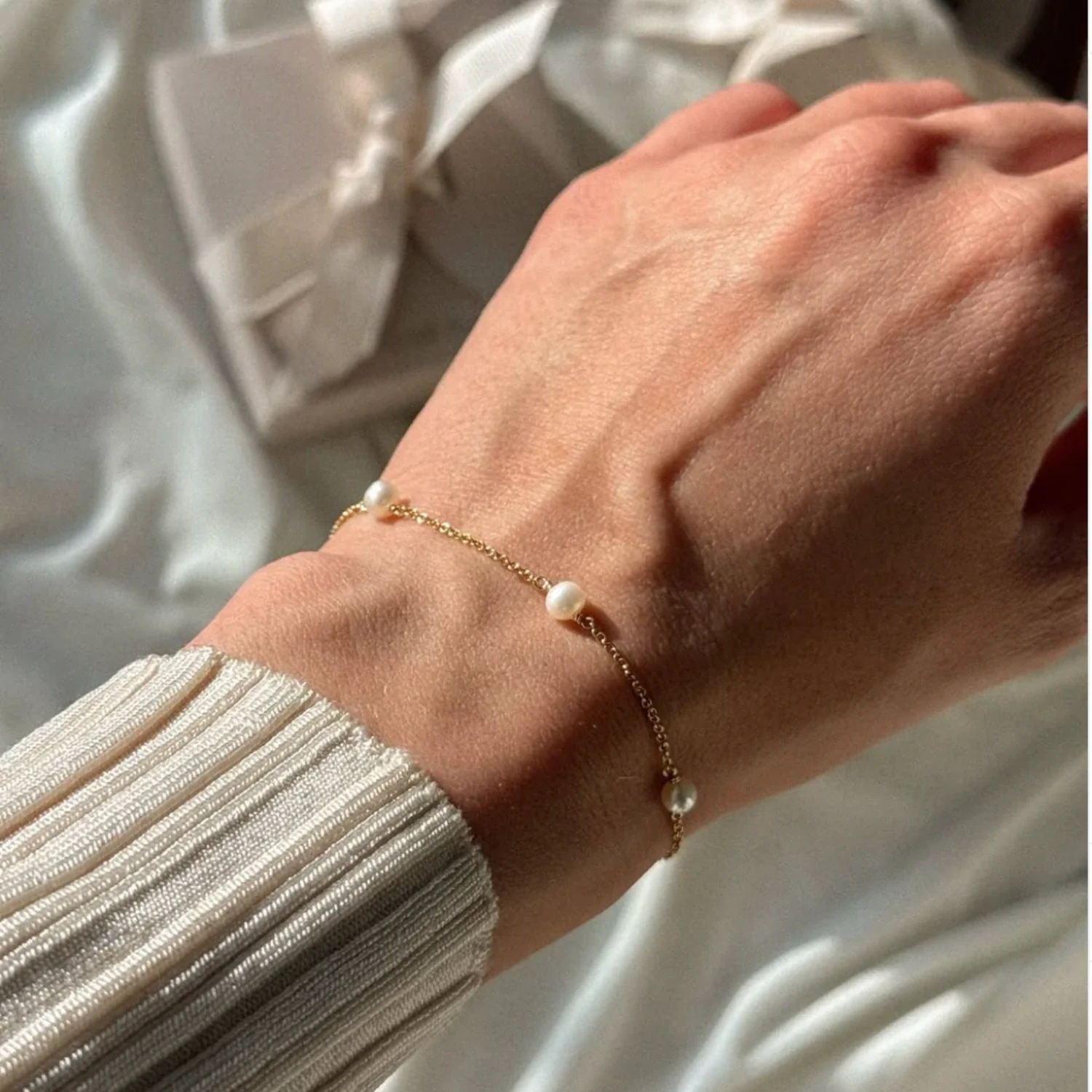 Gold Five Pearl Bracelet - Image 10