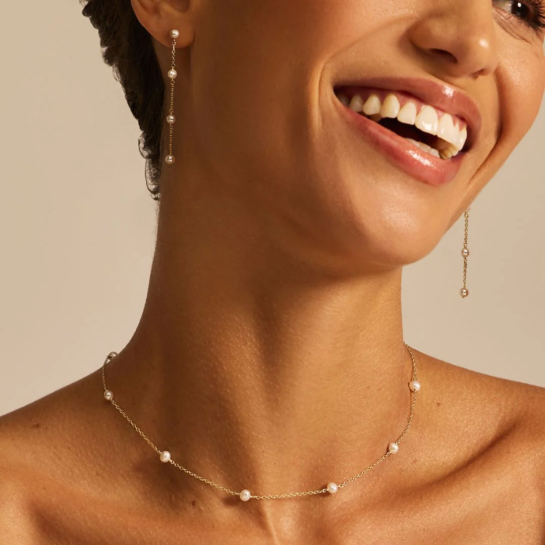 Gold Four Pearl Drop Earrings and Ten Pearl Choker Gift Set - Image 2