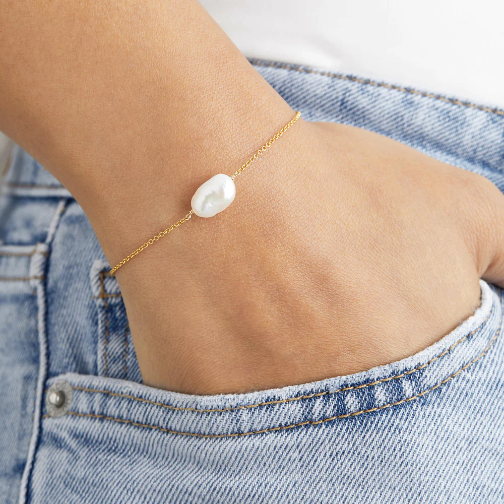 Gold Large Pearl Bracelet - Image 4