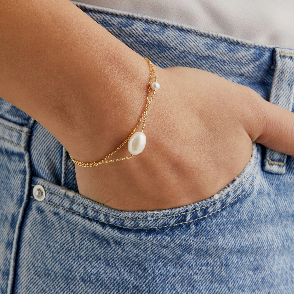 Gold Layered Large and Small Pearl Bracelet - Image 4