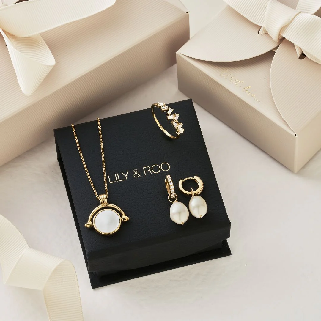Gold Mother of Pearl Spinning Disc Necklace - Image 8