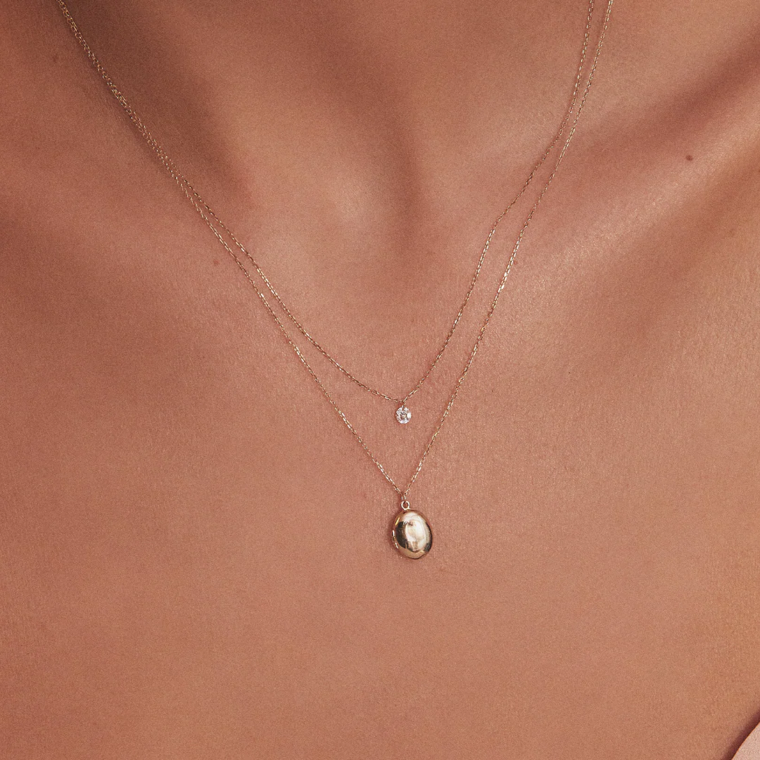 Gold Oval Locket Necklace - Image 3