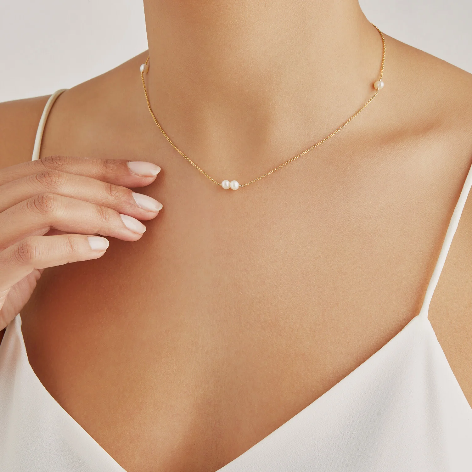 Gold Six Pearl Choker - Image 2