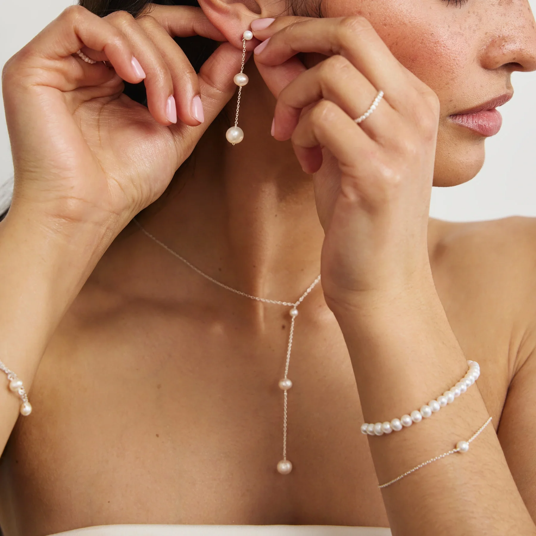 Gold Three Graduated Pearl Drop Lariat Necklace - Image 6