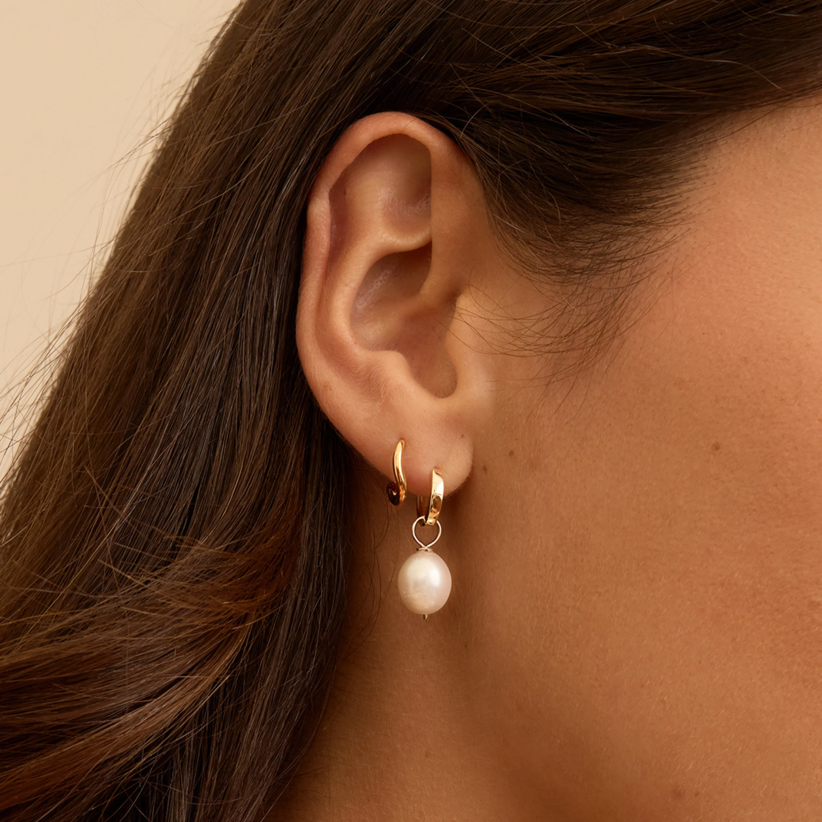 Gold Wave Huggie Hoop Earrings - Image 2