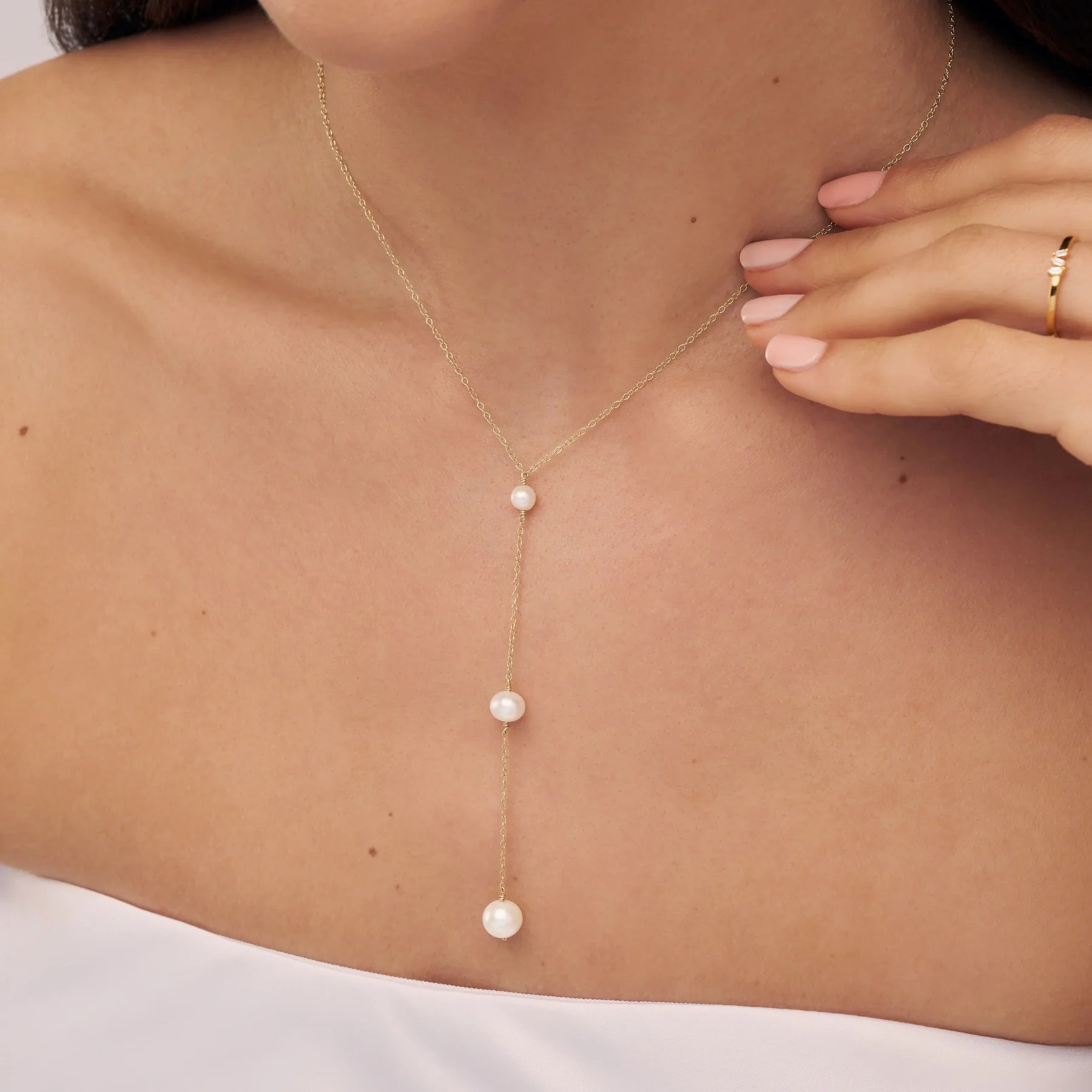 Gold Three Graduated Pearl Drop Lariat Necklace - Image 2