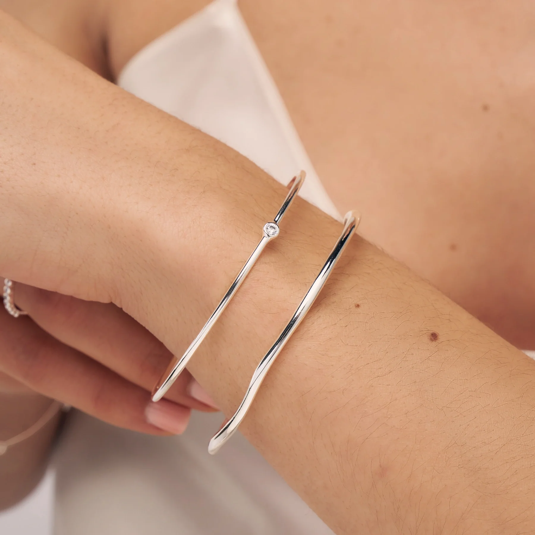 Silver Single Diamond Style Bangle - Image 2