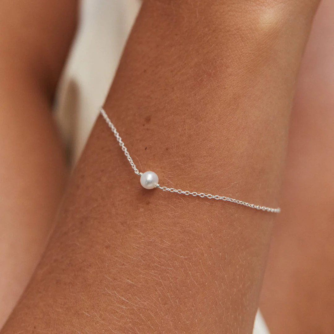 Solid White Gold Single Pearl Bracelet - Image 2